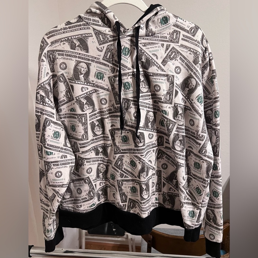 Forever 21 Money Print Hoodie Womens
Size 2X